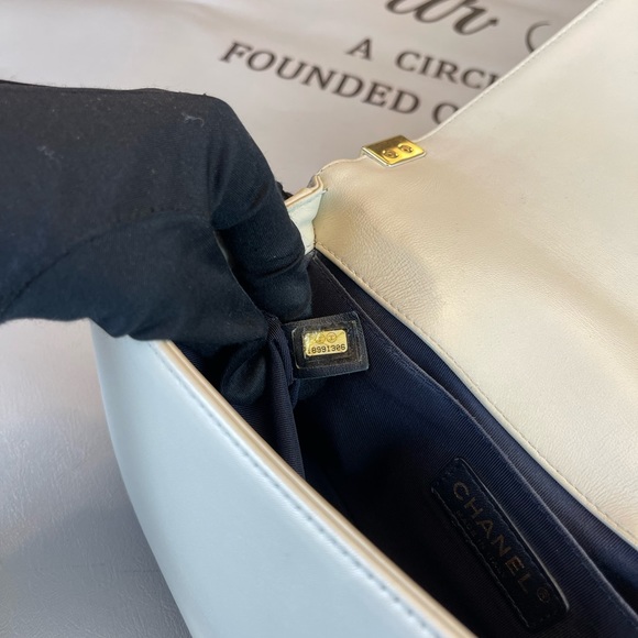 CHANEL Leather Medium Cube Boy Bag Shoulder Bag - Picture 11 of 15